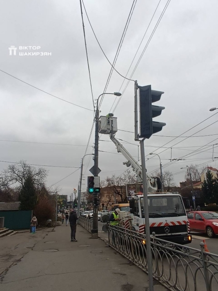 У Рівному триває модернізація вуличного освітлення