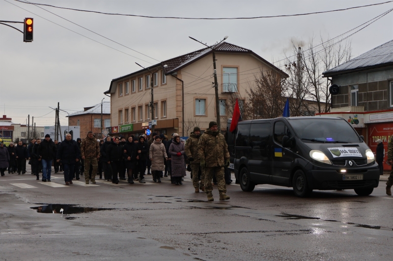 У Сарнах попрощалися з бійцем бригади «Маґура» Сергієм Нікітчуком