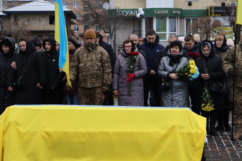 У Сарнах попрощалися з бійцем бригади «Маґура» Сергієм Нікітчуком