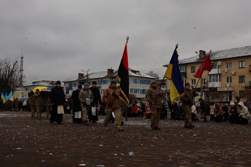 У Сарнах попрощалися з бійцем бригади «Маґура» Сергієм Нікітчуком