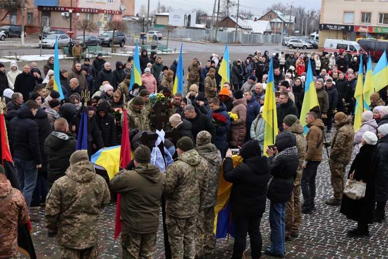 У Сарнах попрощалися з бійцем бригади «Маґура» Сергієм Нікітчуком