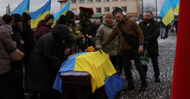 У Сарнах попрощалися з бійцем бригади «Маґура» Сергієм Нікітчуком