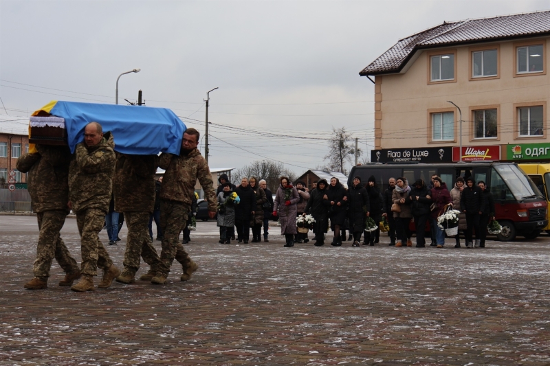 У Сарнах попрощалися з бійцем бригади «Маґура» Сергієм Нікітчуком