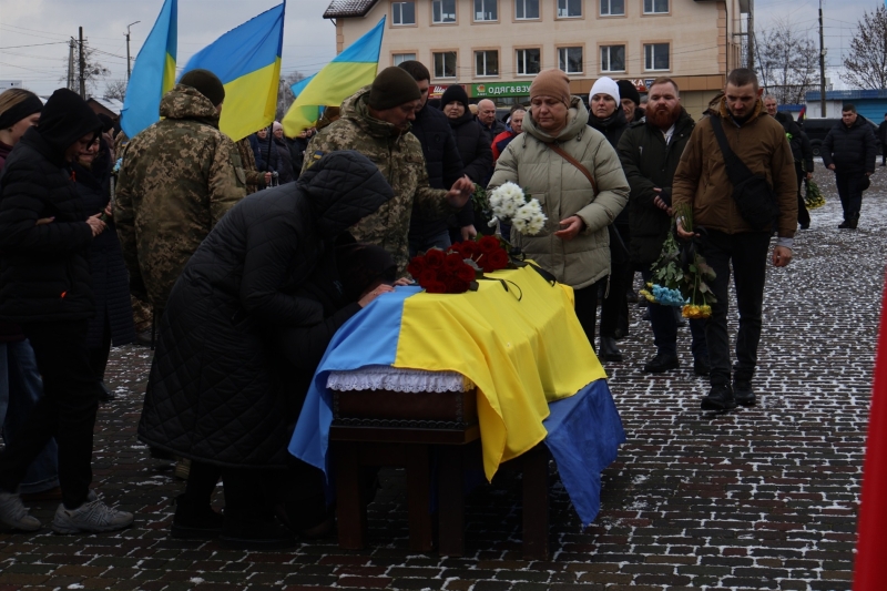 У Сарнах попрощалися з бійцем бригади «Маґура» Сергієм Нікітчуком