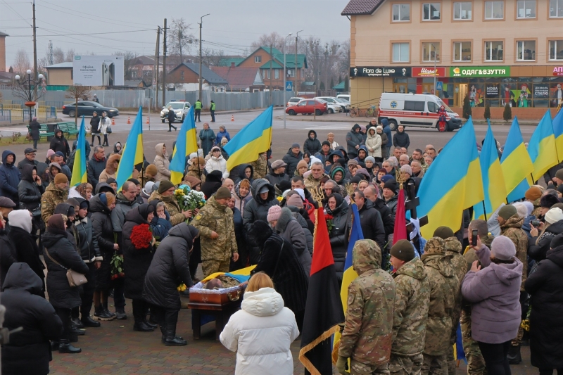 У Сарнах попрощалися з військовослужбовцем Василем Сульзою