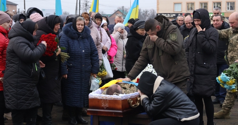 У Сарнах попрощалися з військовослужбовцем Василем Сульзою