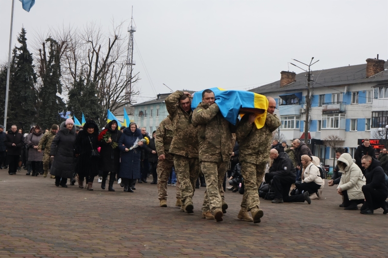 У Сарнах попрощалися з військовослужбовцем Василем Сульзою