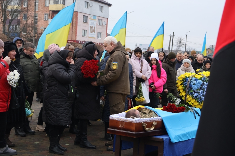 У Сарнах попрощалися з військовослужбовцем Василем Сульзою