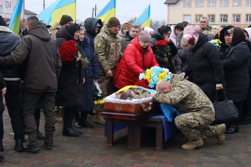 У Сарнах попрощалися з військовослужбовцем Василем Сульзою